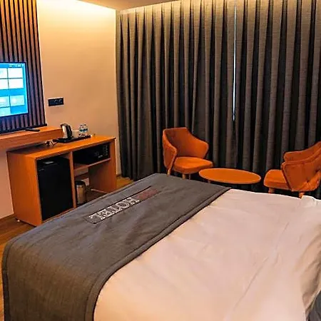 Cip & - Bakirkoey Center 4*