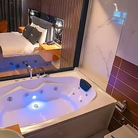 Cip & - Bakirkoey Center Hotel 4*